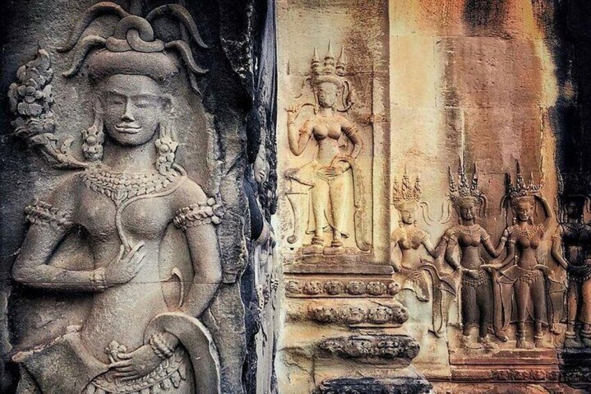 The beautiful carving on the Angkor Wat temple 4
