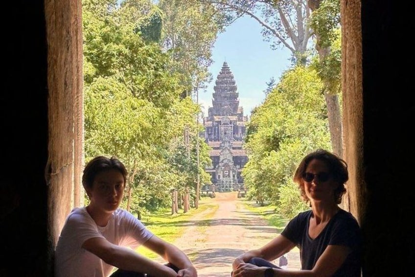 Angkor Wat Sunrise & 3 Main Temples – Small Group 2