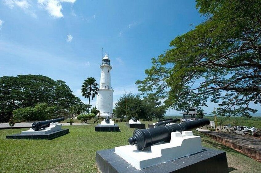 Un phare, des canons et une végétation luxuriante. 5
