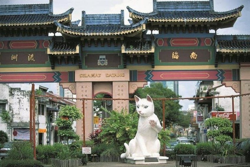 Kuching - Cat Statue 1