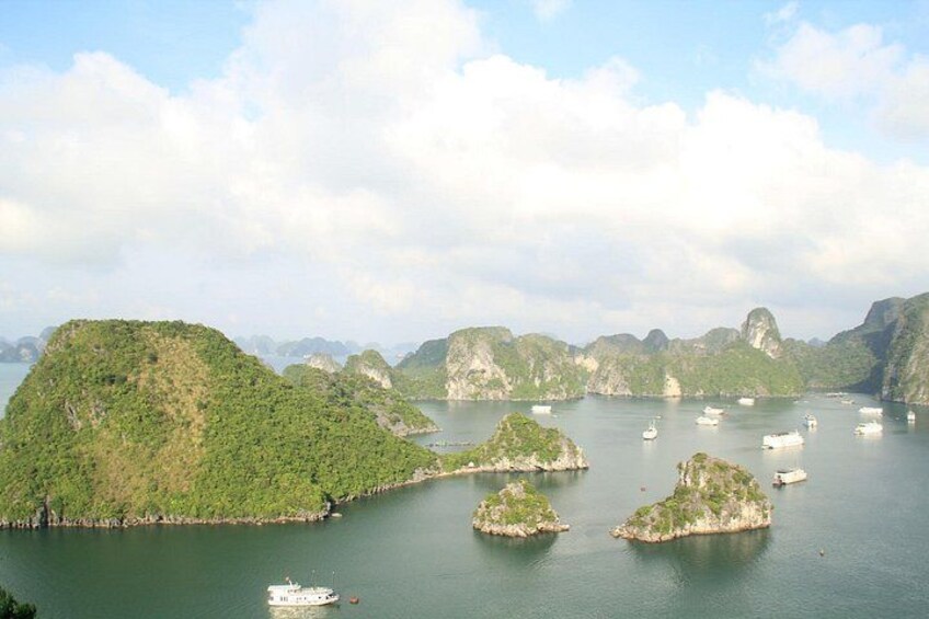 Halong bay overview 5
