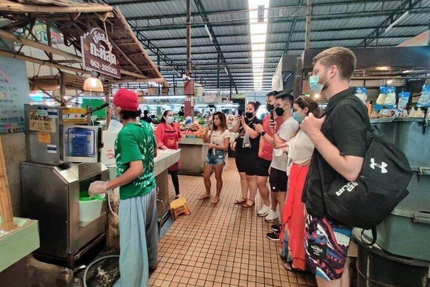 Market Tour with fruit tasting and ingredients shopping 5