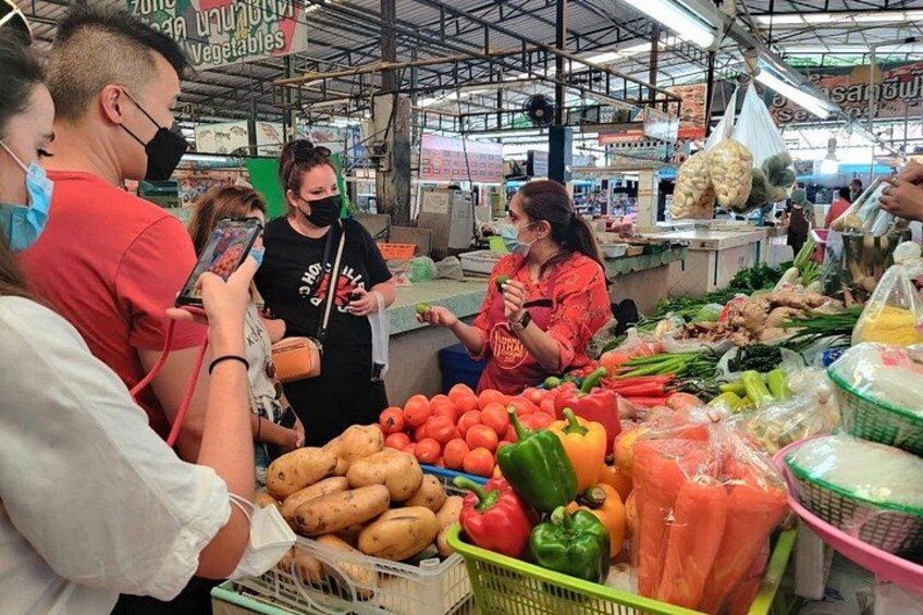 Market Tour with fruit tasting and ingredients shopping 3