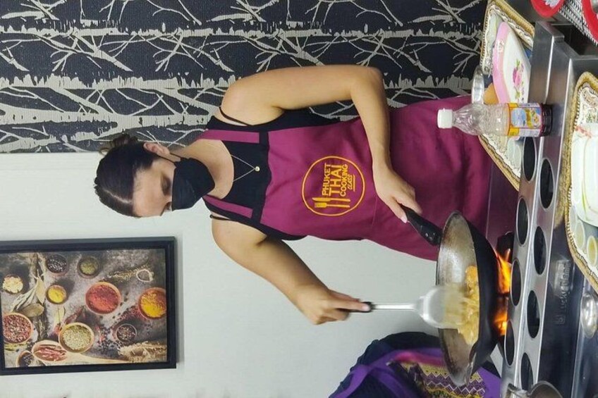 Learn how to cook authentic thai food from the best! 4