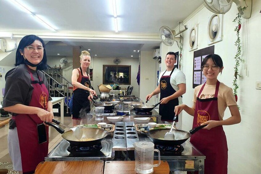 Learn how to cook authentic thai food from the best! 5