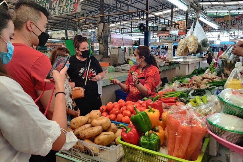 Fruit tasting, selecting and buying ingredients at the market 4