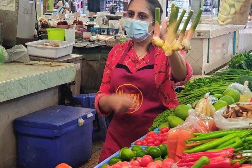 Fruit tasting, selecting and buying ingredients at the market 5