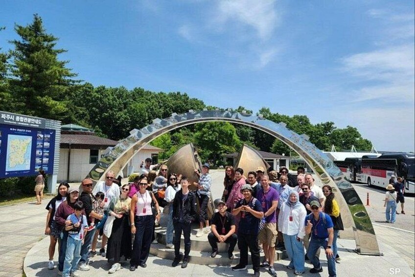 Participants of the DMZ tour 2