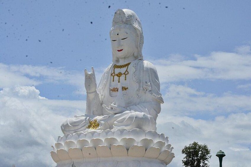 Exclusive Chiangrai White Temple, blue temple, black house. 2