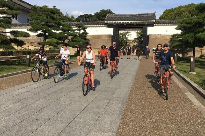 Leaving Osaka Castle!