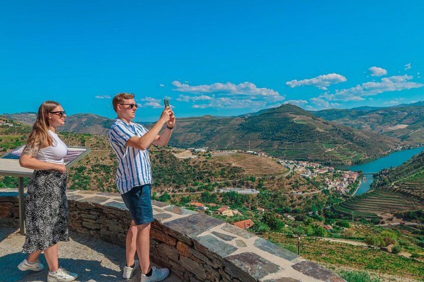 Private Douro Valley Wine Tour: 2 Wine Estates, Lunch and Cruise 2