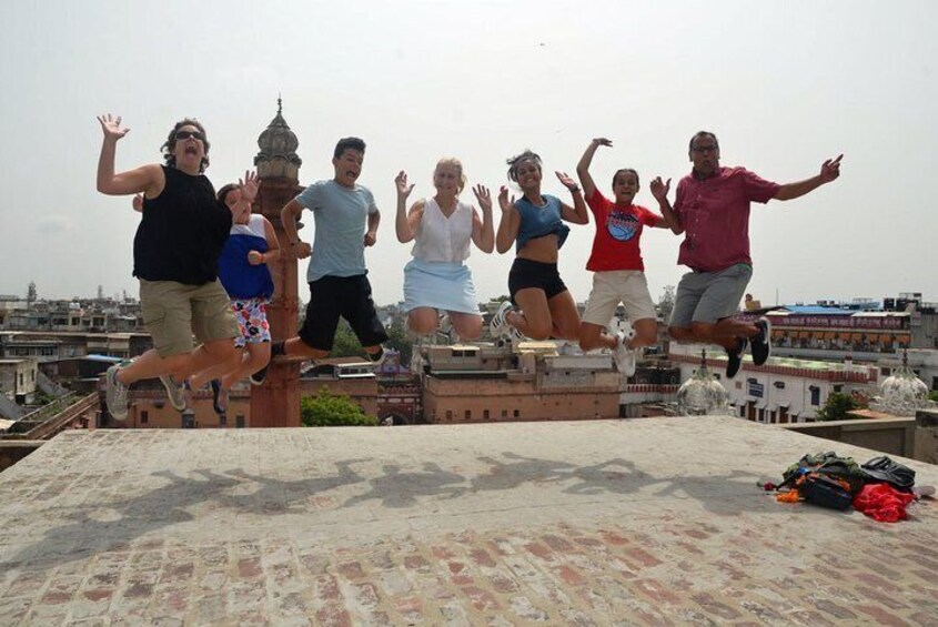 Half-Day Rickshaw Tour in Old Delhi with Street Food Tasting