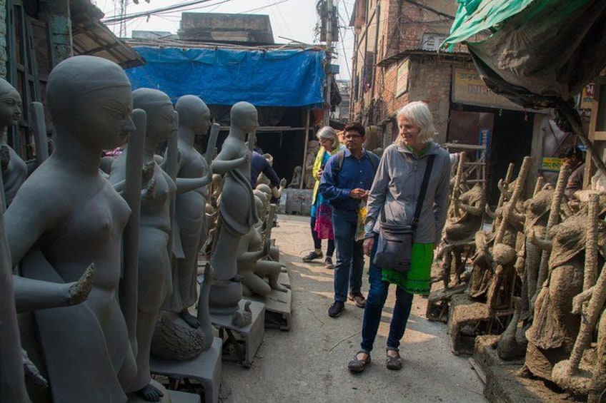 A street with mannequins and wooden sculptures. 5