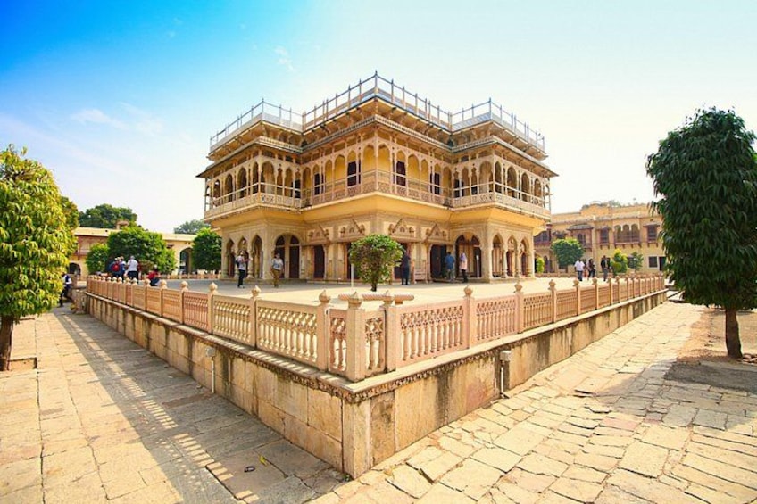 A historic building with arched balconies and a courtyard. 1
