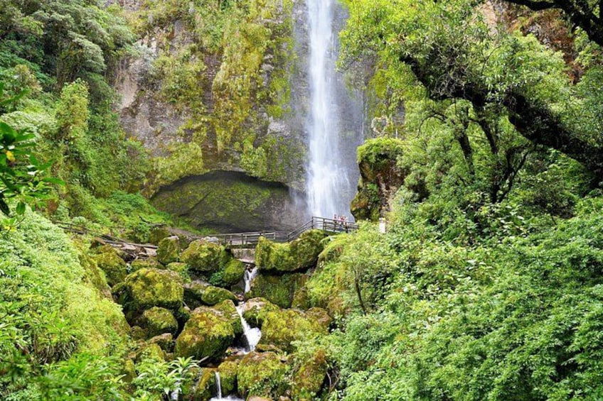 Giron Chorro Waterfall 1