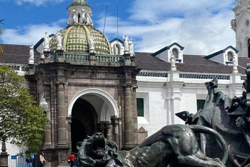 Private Day Tour of Quito and Middle of the World 4