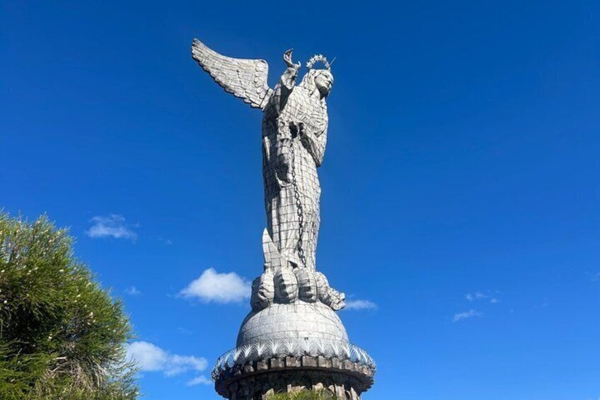 Private Day Tour of Quito and Middle of the World 2