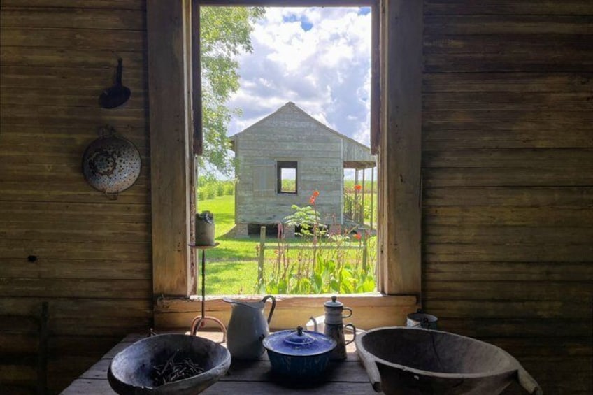 Laura Plantation Guided Tour: Big House & Original Slave Cabins 2