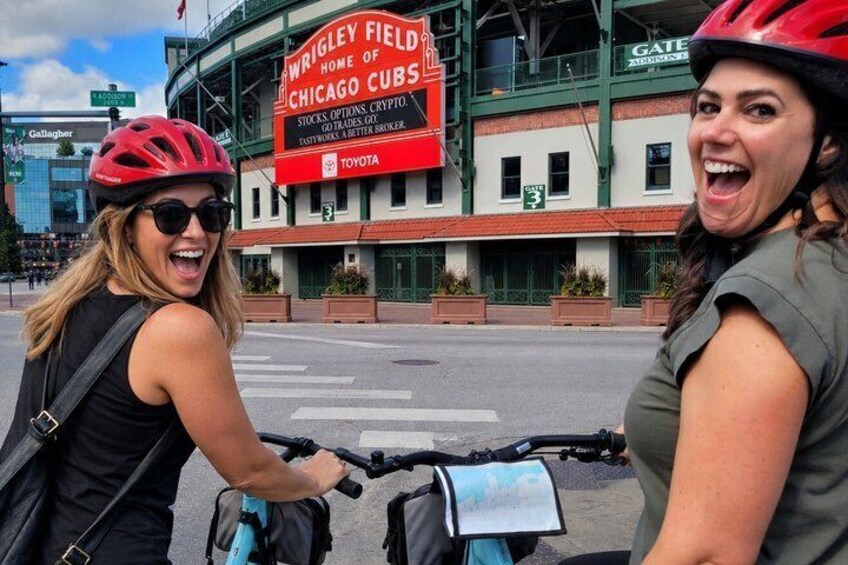 Chicago Bike & Classic Food Tour: Bikes, Bites & Views - Adults 2