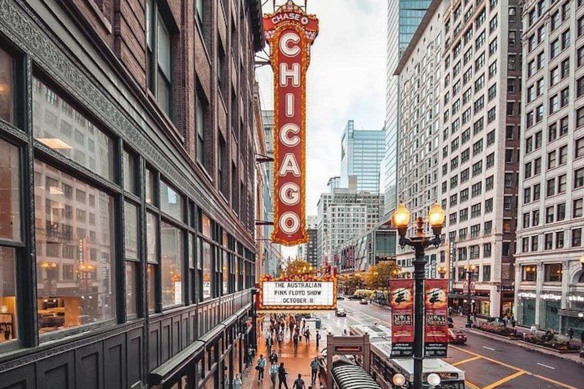 Step beneath the glowing lights of the Chicago Theatre, where legends once performed and stories still echo. It’s a dazzling highlight of our Chicago Food Tours & a star stop on Food Tours in Chicago! 3