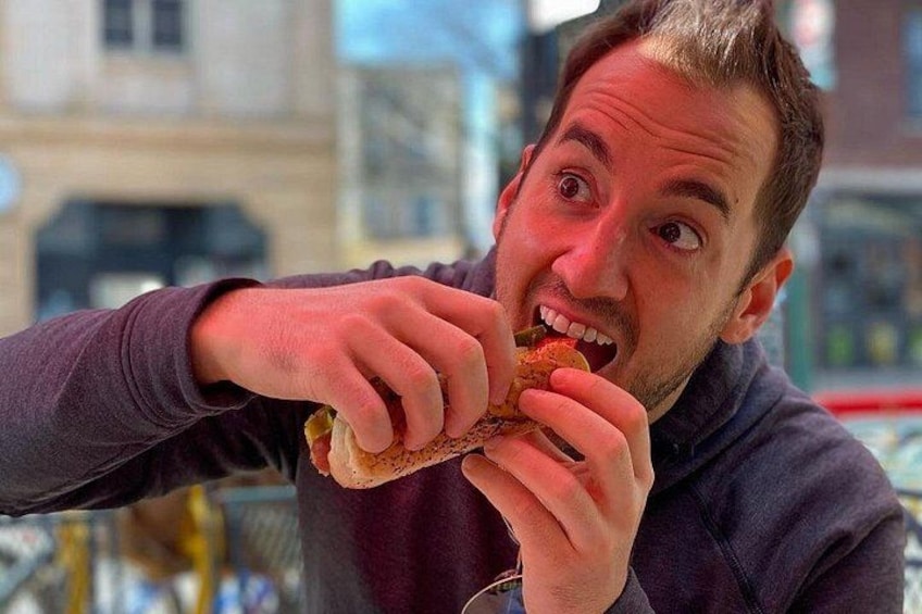 Enjoy a full Chicago-style hot dog—loaded with mustard, relish, onions, tomato, pickle, sport peppers & celery salt. A must-try on our top-rated Chicago Food Tours and iconic Chicago Culinary Tour! 5