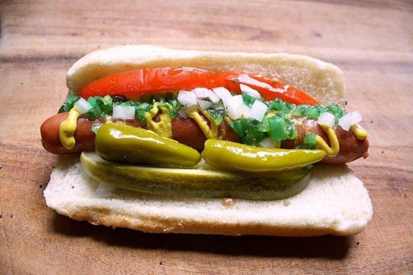 The Chicago-style hot dog is a flavor-packed masterpiece—built like a salad on a bun, with 7 toppings and zero ketchup. It’s bold, messy, and 100% local—only on our Chicago Food Tours 2