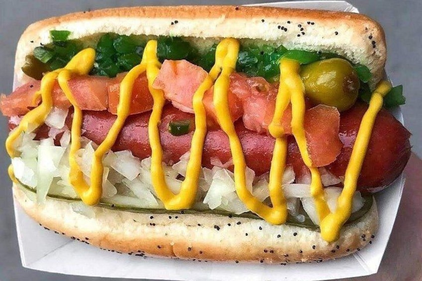 Born during the Great Depression, the Chicago-style hot dog was built as a “meal on a bun.” Topped with 7 ingredients (no ketchup!), it’s a must-try on our Chicago Food Tours and Chicago Culinary Tour 4