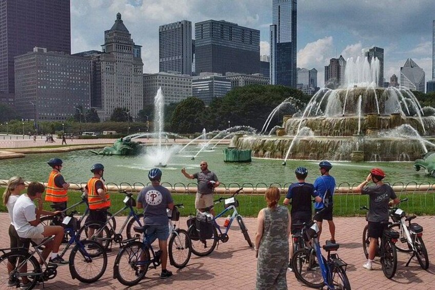 Enjoy skyline views paired with incredible stories on our Chicago Bike Tour. Experience history and breathtaking scenery on a Bicycle Tour in Chicago that brings the city to life. 2