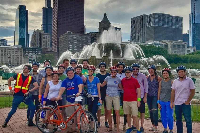 Meet new friends on our Chicago Bike Tour. Share laughs, stories, and skyline moments on a Bicycle Tour in Chicago that connects you to the city—and each other. 3
