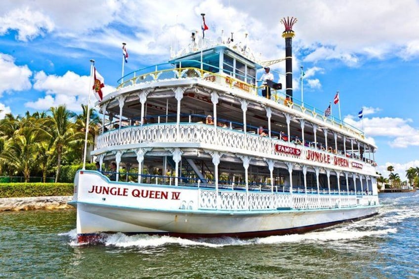 JUNGLE QUEEN, Sightseeing Cruise, BBQ Dinner, Show, & Wildlife 2