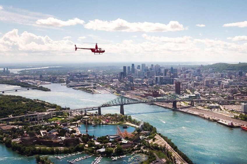 Helicopter Tour Over Montreal 4
