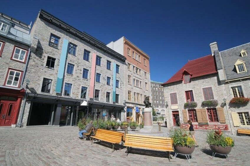 Explore Quebec's main sights including Place Royale 3