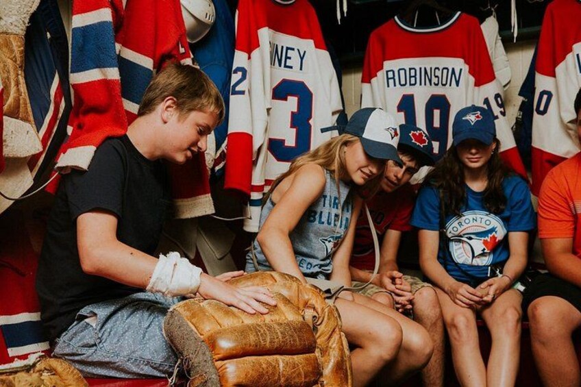 Experience a to-scale replica dressing room of the renowned space from the Montreal Forum. 3