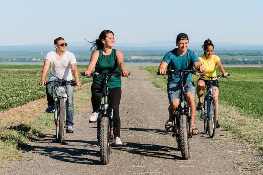 Cycle Ile d'Orleans in small group 2