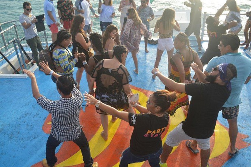 party in cancun dancer cruise 5