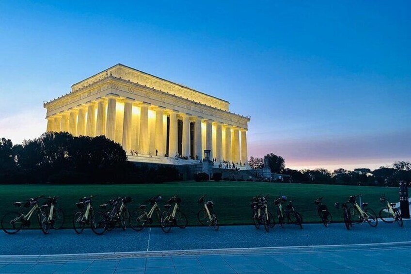 Washington DC Sites at Night Guided Bicycle Tour