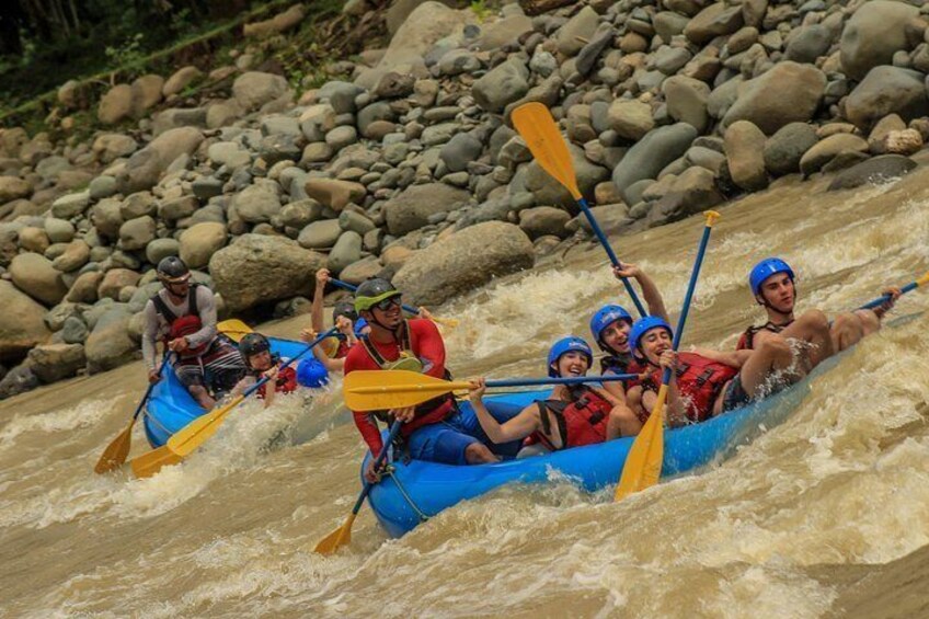 Whitewater Rafting Naranjo River from Manuel Antonio Class III-IV 3