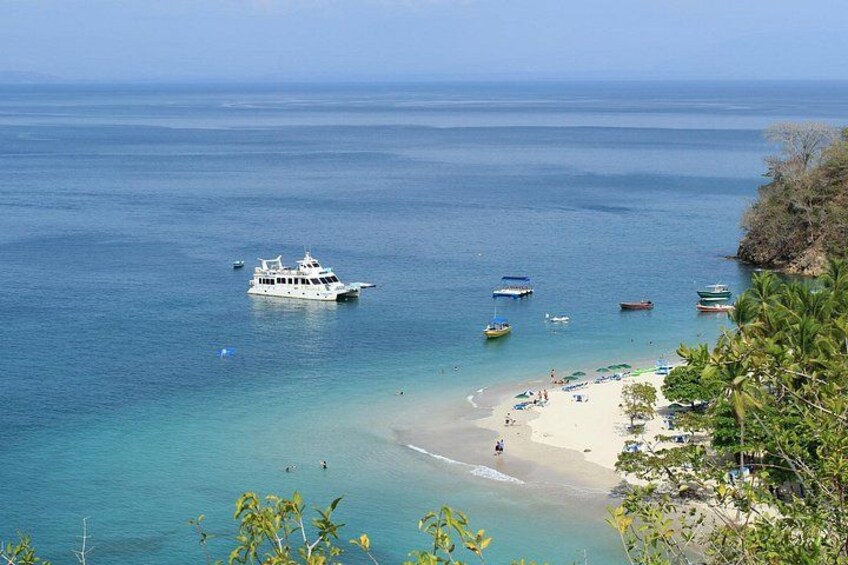 Catamaran at Tortuga Island from San Jose 2