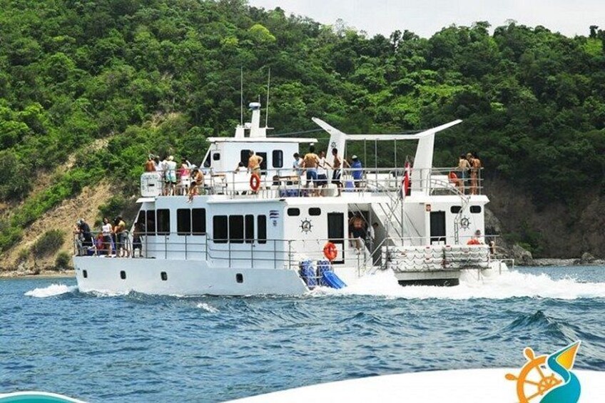 Catamaran at Tortuga Island from San Jose 3