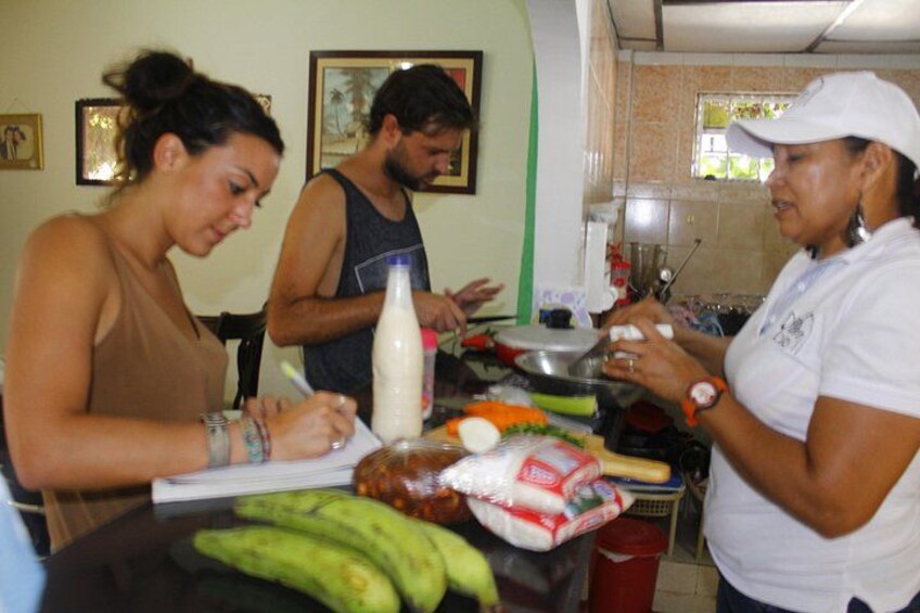 Bazurto Market Tour and Cooking Class in Cartagena 2