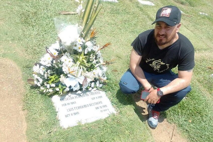 Pablo Escobar Express Private Tour with transportation 3