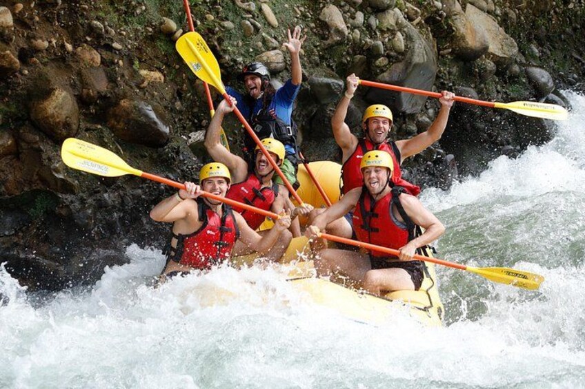 Sarapiqui River Extreme White Water Rafting Class IV 1