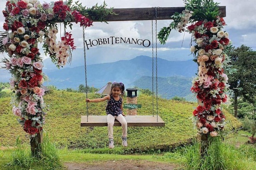 the swing with a view @ Hobbitenango 2