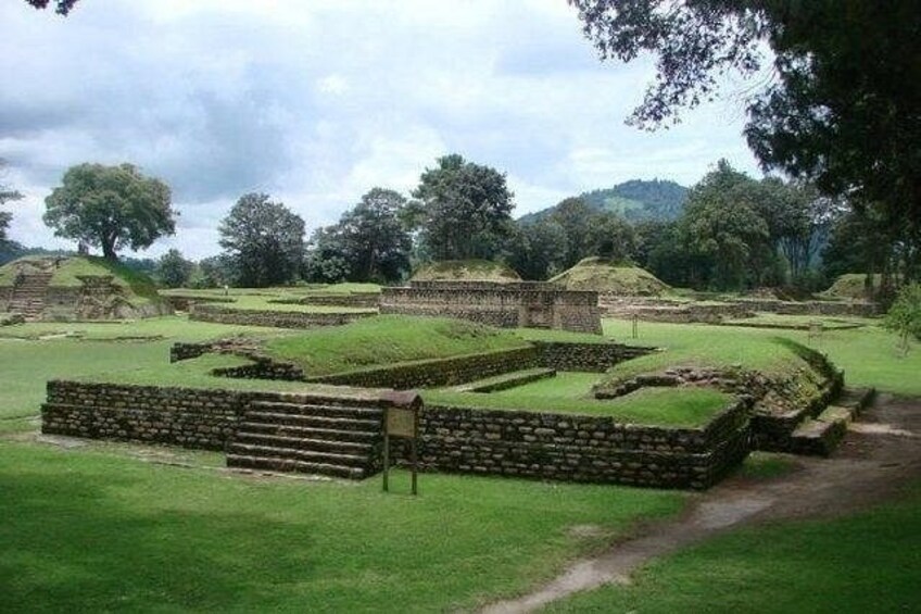 Iximche and Antigua City Tour 5