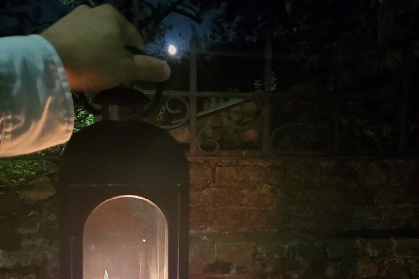 Savannah History and Haunts Candlelit Ghost Walking Tour 3