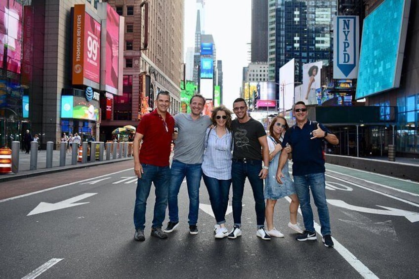 NYC Professional Photoshoot and Walking Tour with Private Guide 4