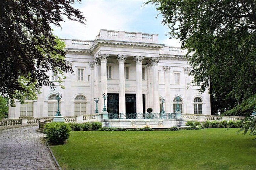 Newport Viking Trolley Tour with Breakers & Marble House Admission 5