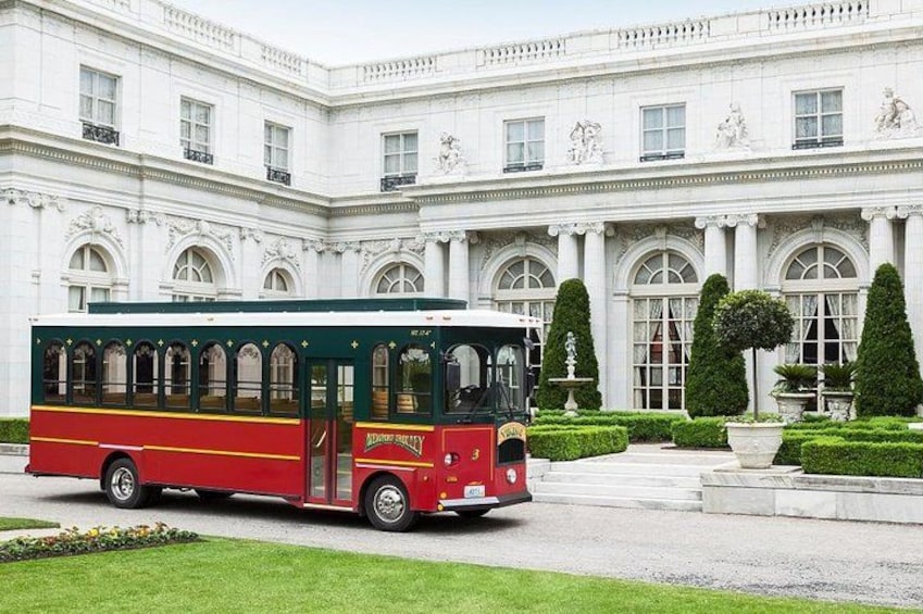 See beautiful mansions as you ride the trolley 2