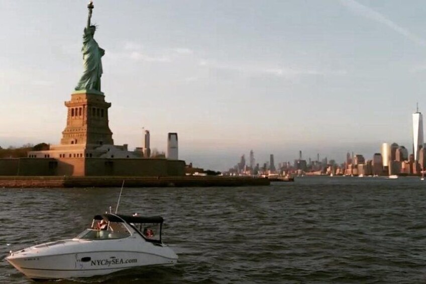 Best Private Luxury Daytime Boat Tour in New York City - 2 Hour 2