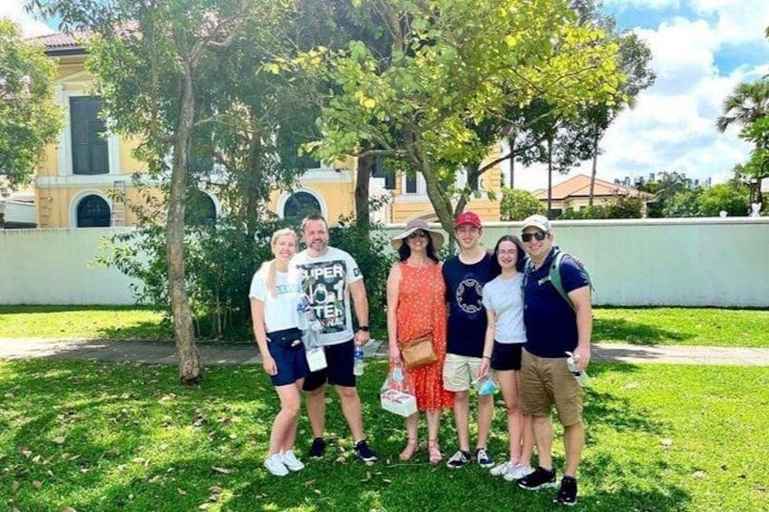 Great afternoon with our guests from the United Kingdom & Australia as we’re here at the park in the Malay Quarter where Kampong Glam got its name. 4